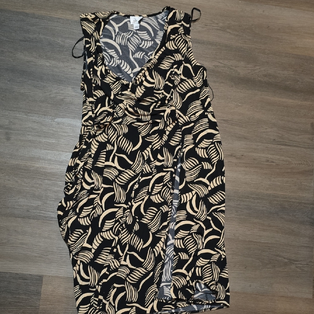 JM Collection Black and Cream Asymmetrical Dress